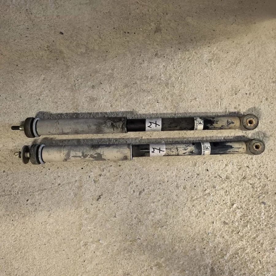 Задний амортизатор Honda Fit, OEM 52610SAA0230 — фото 7