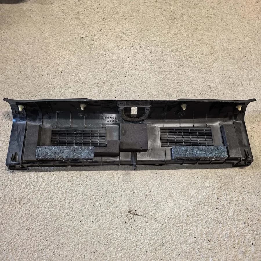 Накладка замка багажника Honda Fit, OEM 84640SAA0030 — фото 5
