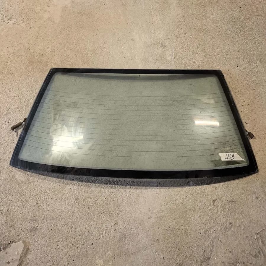 Стекло заднее с обогревом Mitsubishi Lancer Cedia, OEM MR520282