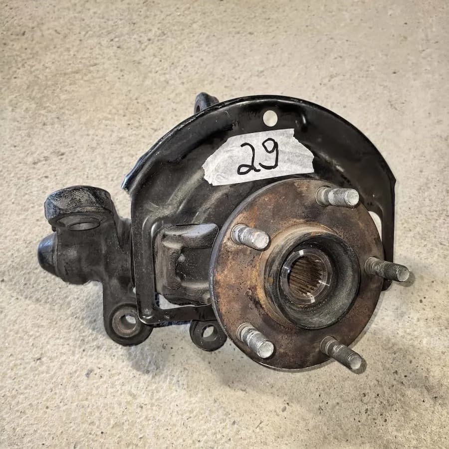 Ступица передняя левая Nissan Primera, OEM 40011AU000