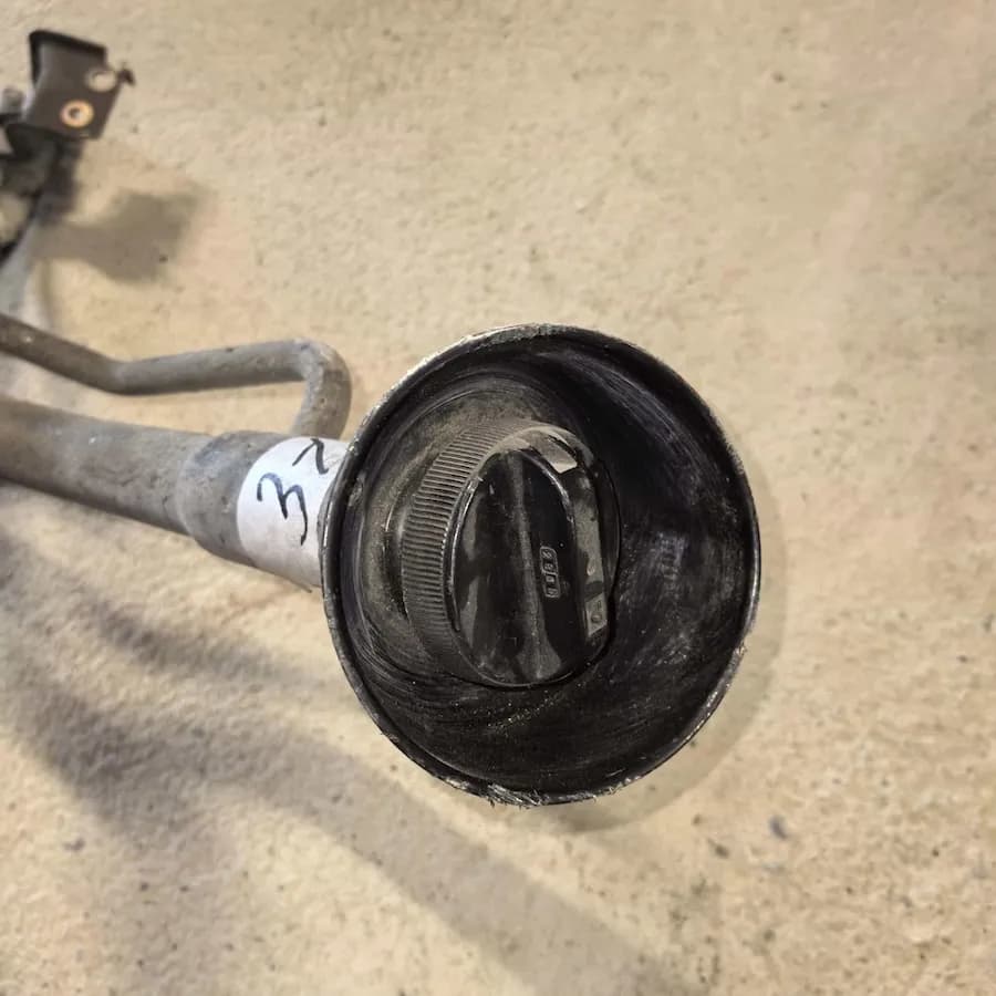 Горловина топливного бака Nissan Primera, OEM 17221AU000 — фото 3