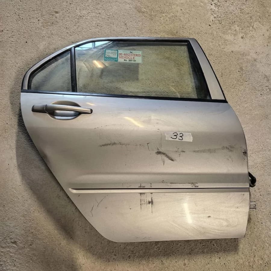 Дверь задняя правая в сборе, OEM MN150440
