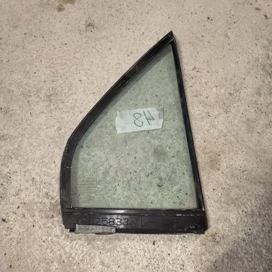 Форточка двери задняя левая Mitsubishi Lancer Cedia, OEM MR525833 — фото 2