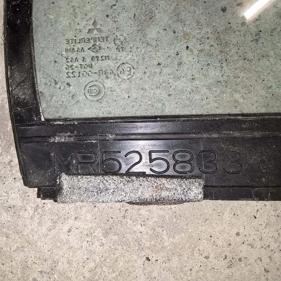 Форточка двери задняя левая Mitsubishi Lancer Cedia, OEM MR525833 — фото 3